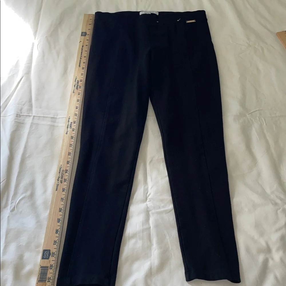 Ellen Tracy Black Ponte Front Seam Pants with Gold Accent. Size Medium. Ankle